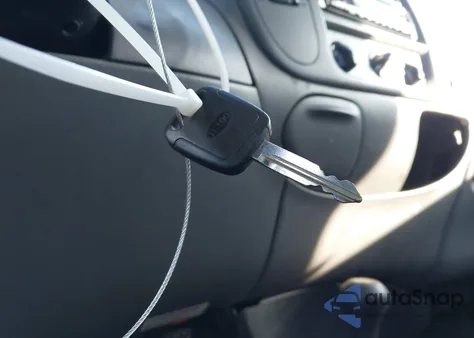 2001 Ford F-150 Xl/Xlt из США, поврежденный, VIN 2FTPF18Z11CA63205